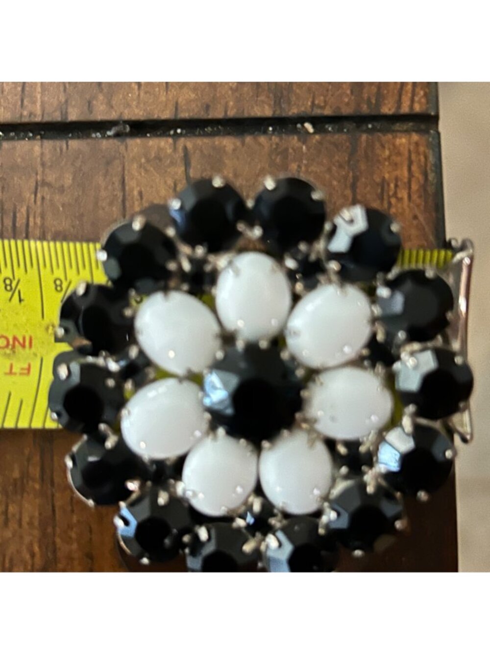 Vintage Black White Flower Brooch Pin Acrylic Stone Floral Retro Costume Jewelry - Picture 10 of 10